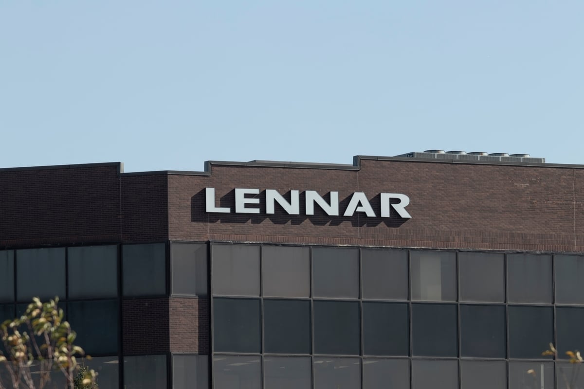 Lennar (LEN) Stock: Dips 3% as Q3 Earnings Fall 46% YoY, Margins Compress and Orders Rise