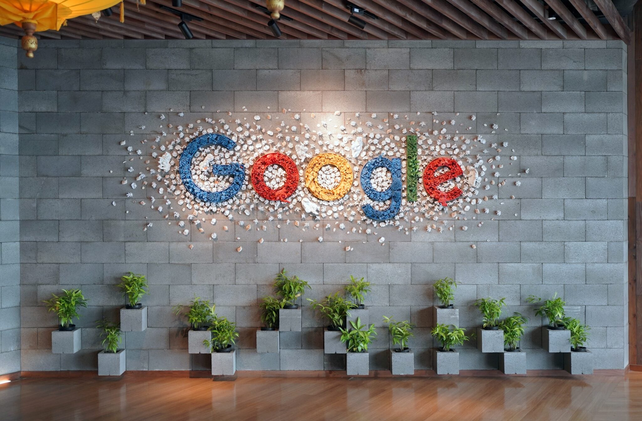 Google (GOOGL) Photos: Adds Toggle After AI Search Complaints - Parameter