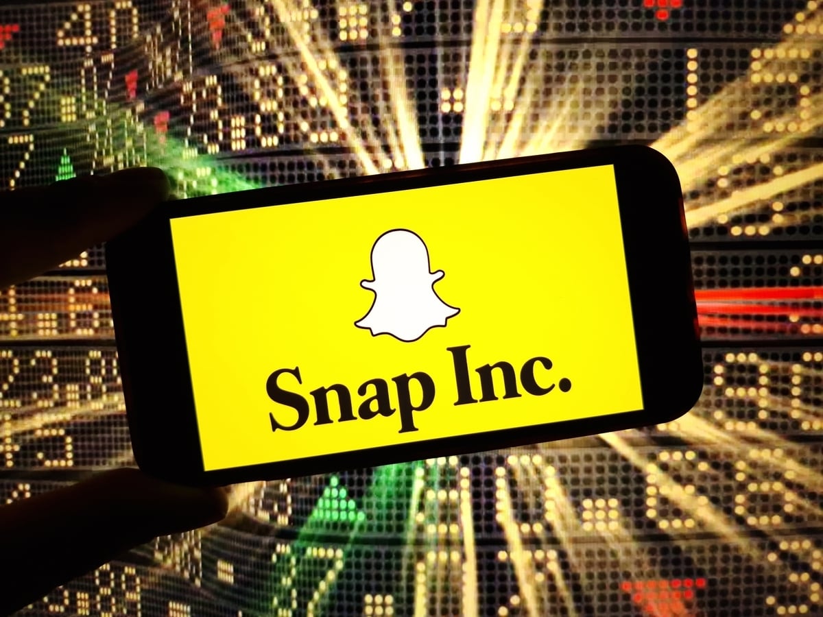 Snap Inc. (SNAP) Stock: Dips Amid $400M AI Deal with Perplexity to ...