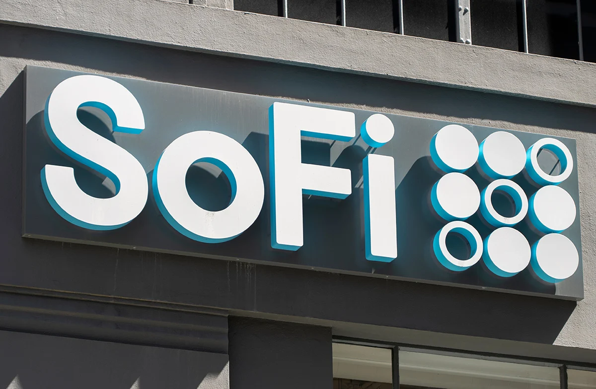 SoFi Technologies, Inc. (SOFI) Stock: Plunges 5.6% Despite Record Q4 Revenue and Growth