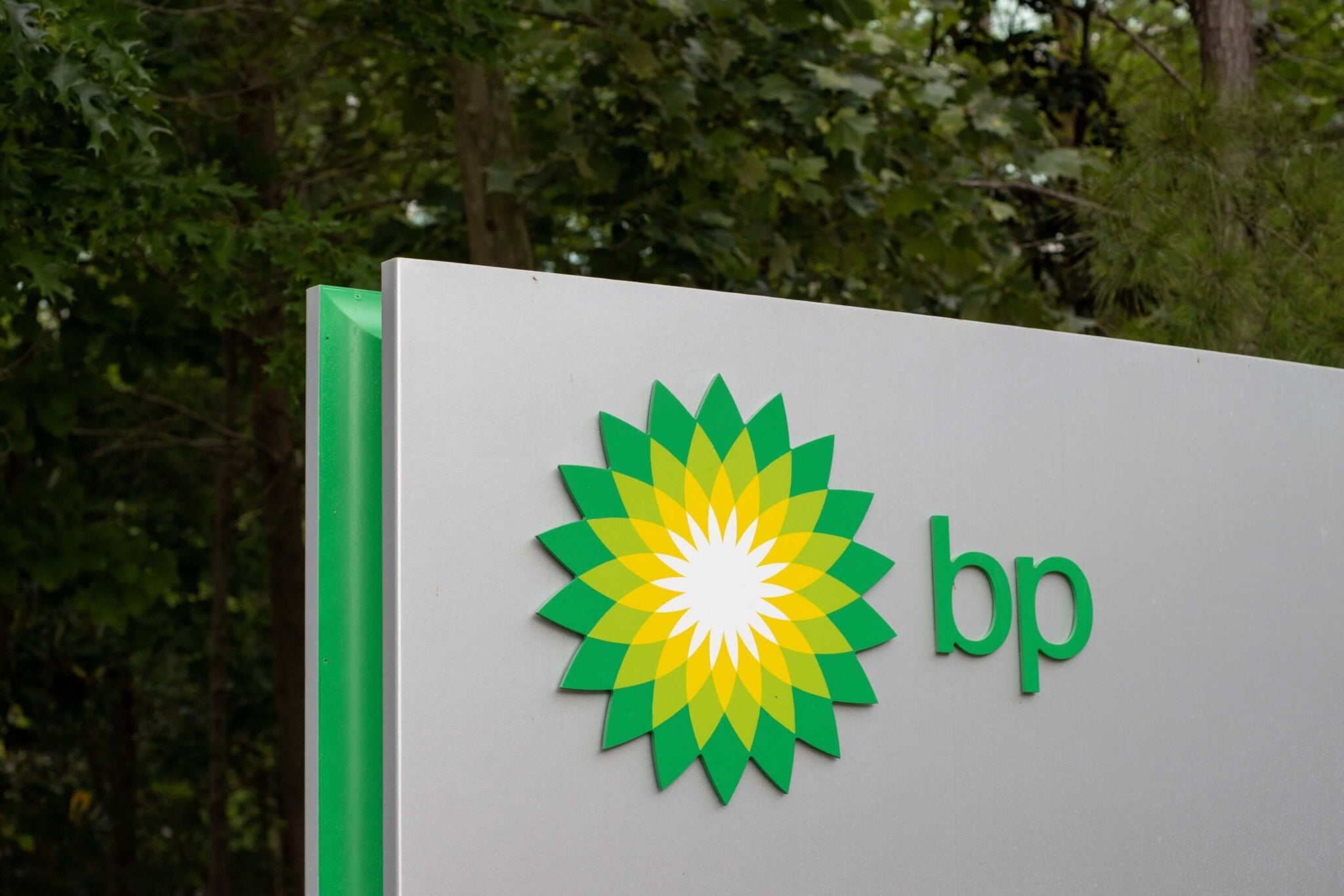 BP (BP.L) Stock: Gains Slightly on Market Caution Before Diplomacy ...