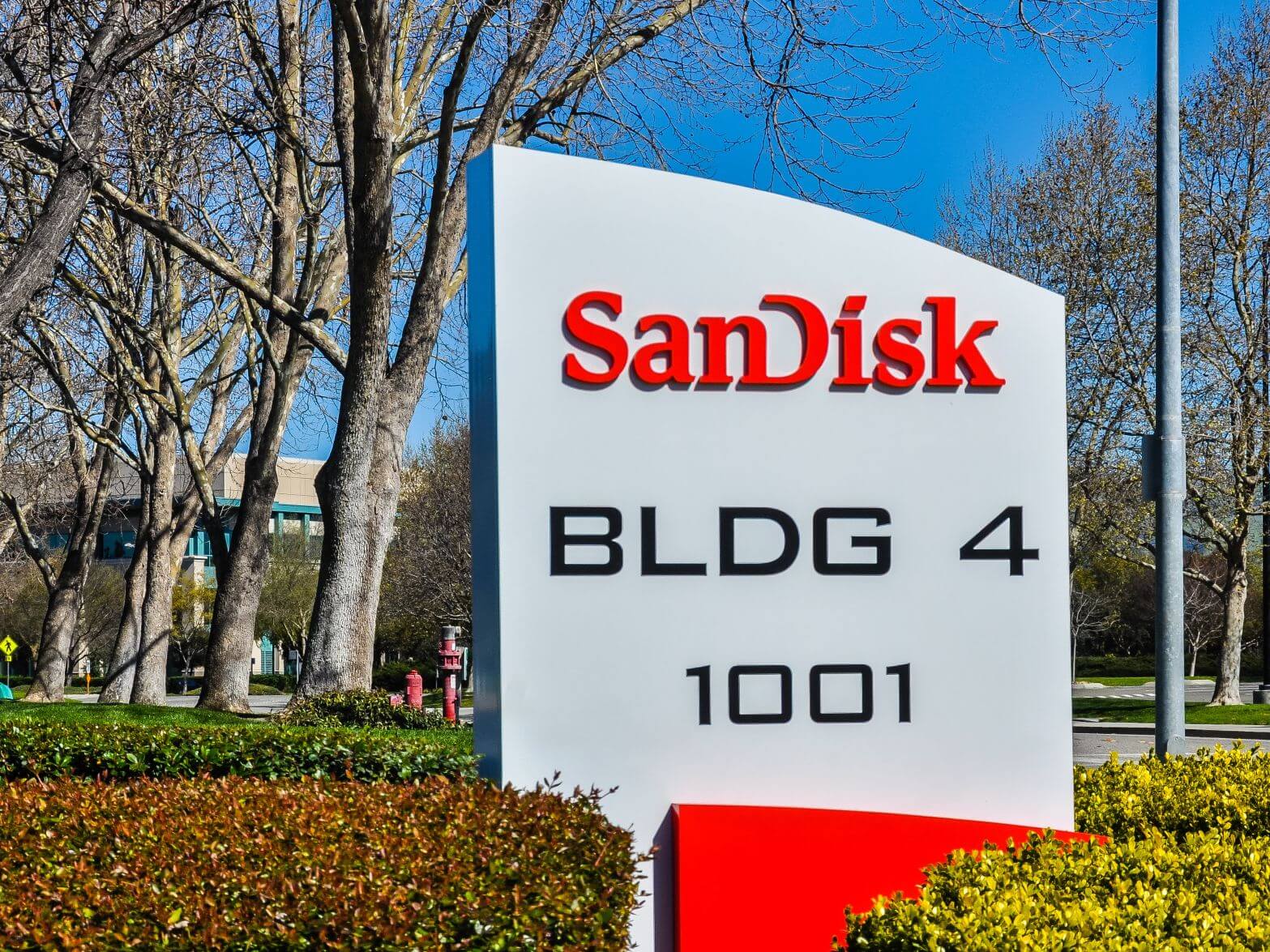 SanDisk (SNDK) Stock Rises 5% as Memory Chip Shortage Expected Through 2027