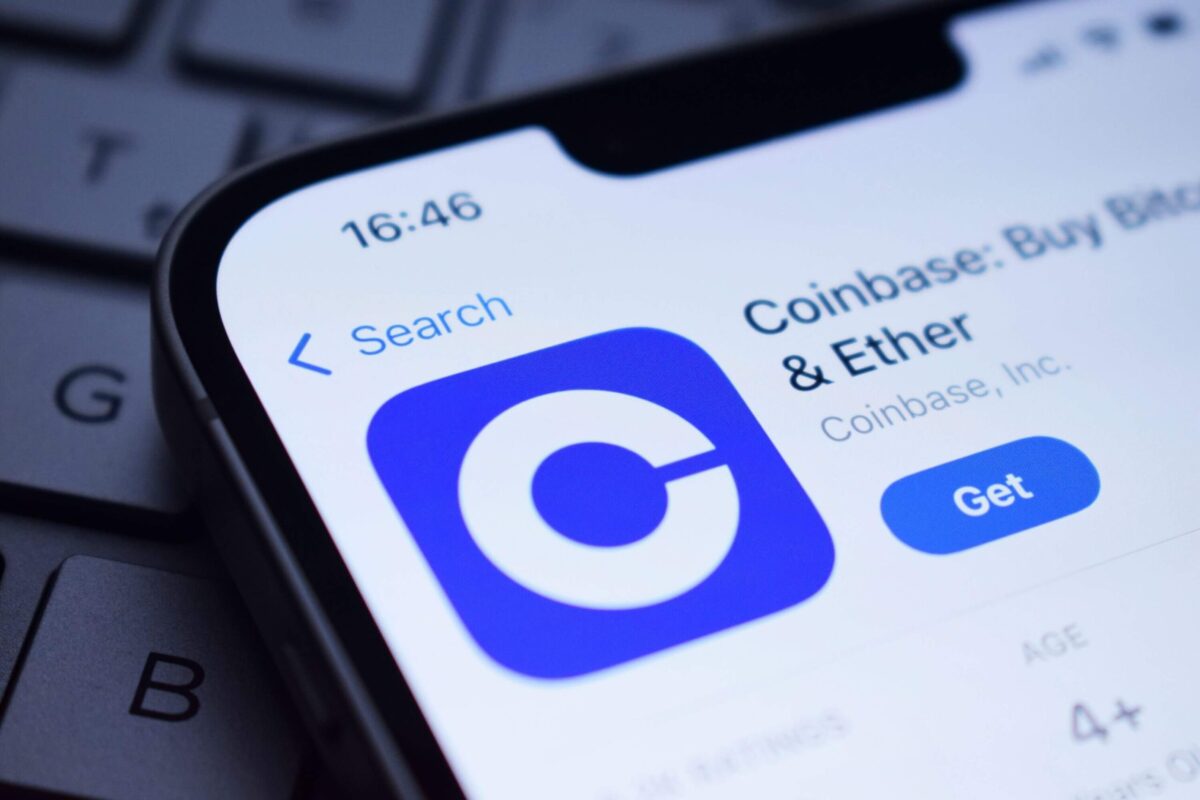 Coinbase (COIN) Shares Drop 5% Following Opposition to Crypto Legislation Stablecoin Terms