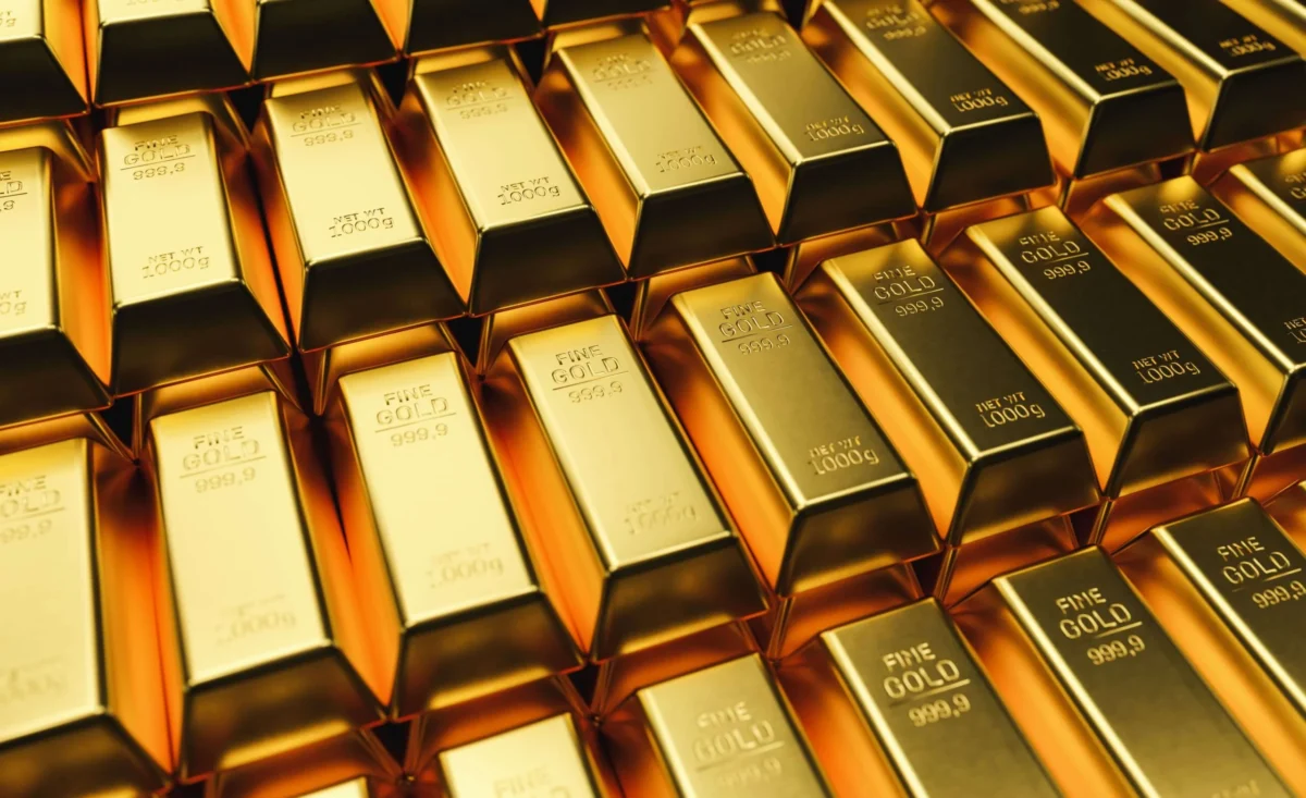Gold Surges Nearly 2% as U.S. Proposes 15-Point Iran Peace Deal Amid Oil Retreat