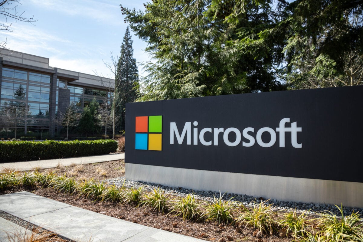Microsoft (MSFT) Stock Plunges 32% as AI Strategy Faces Scrutiny