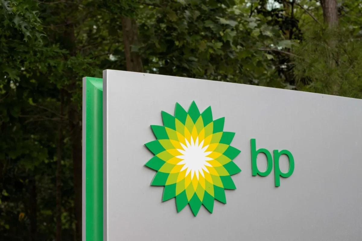 UBS Elevates BP (BP) to Buy Rating Amid Leadership Transition and Restructuring Strategy