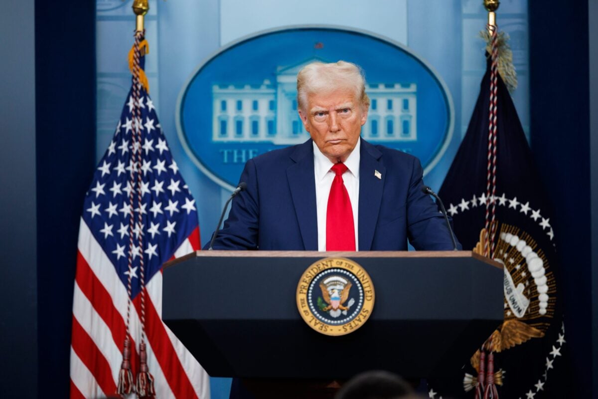 Trump’s Iran Ultimatum Shakes Markets: Crypto Surges While Stocks Tumble