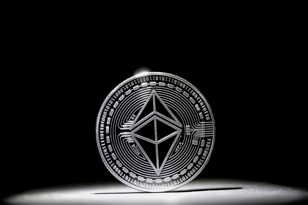 Ethereum (ETH) Price: Institutional Players Accumulate as Key Resistance Levels Emerge