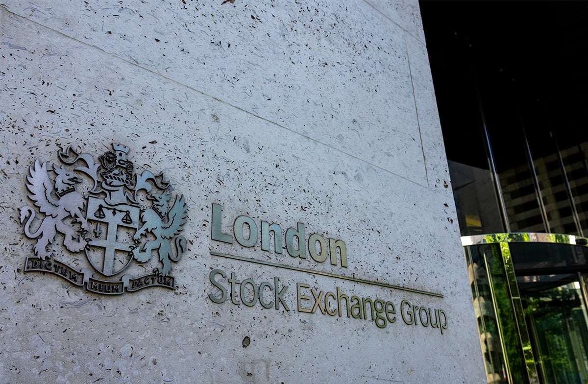 Billionaire Kenneth Dart Expands Flutter Holdings to 27.6% in Major Investment Move