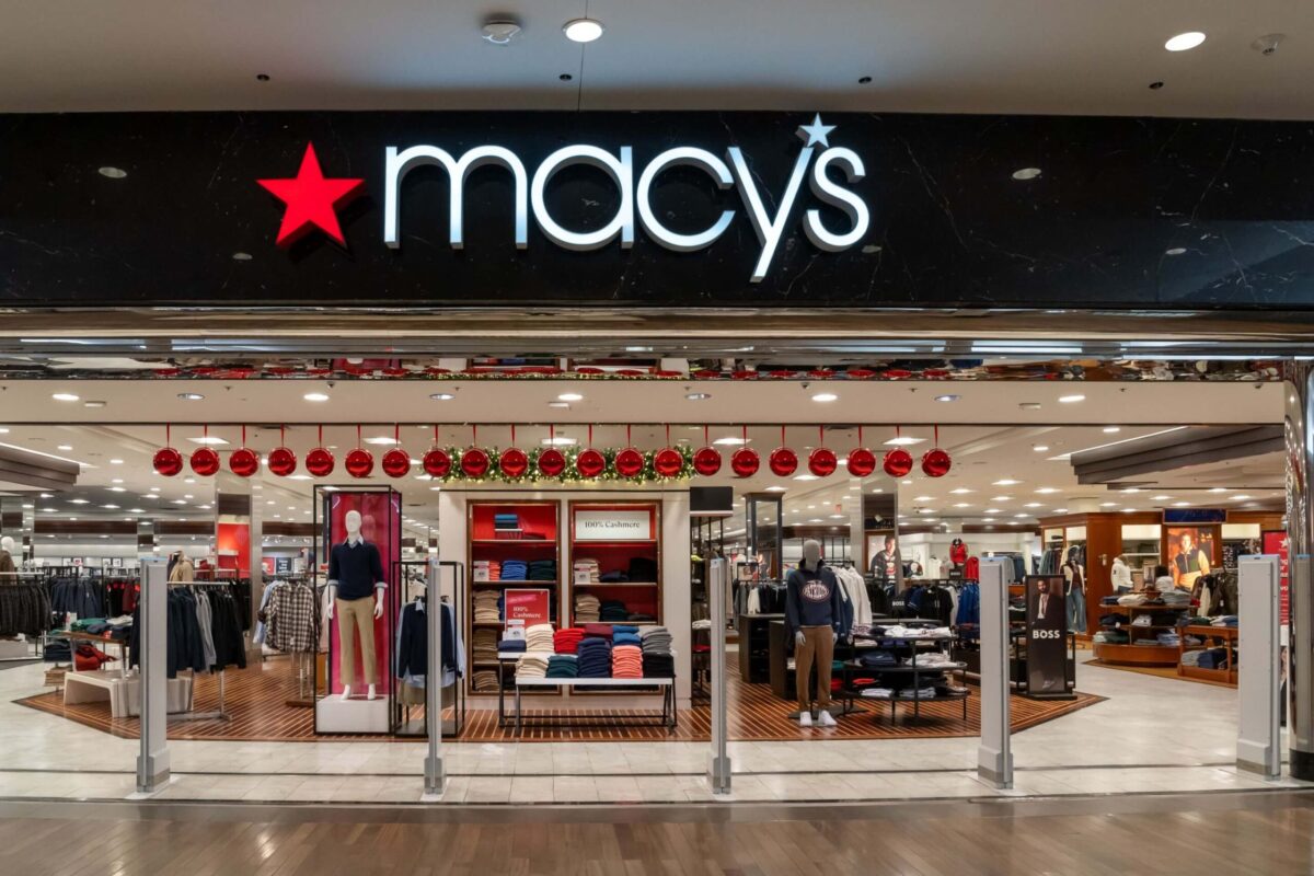 Berkshire Hathaway’s Macy’s (M) Investment Triggers Wall Street Buzz Ahead of Q1 Earnings