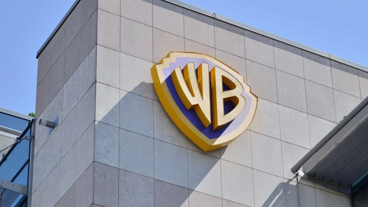 Warner Bros. Discovery (WBD) Stock Climbs as $15B Loan Package Gets Priced Before Paramount Acquisition