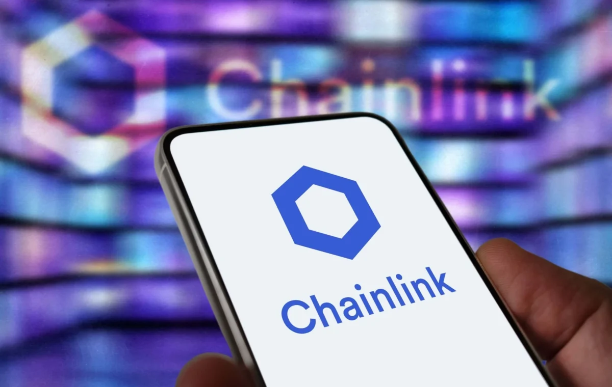 Chainlink (LINK) Eyes Breakout After Fortune Crypto 100 Recognition and Bullish Trader Positioning