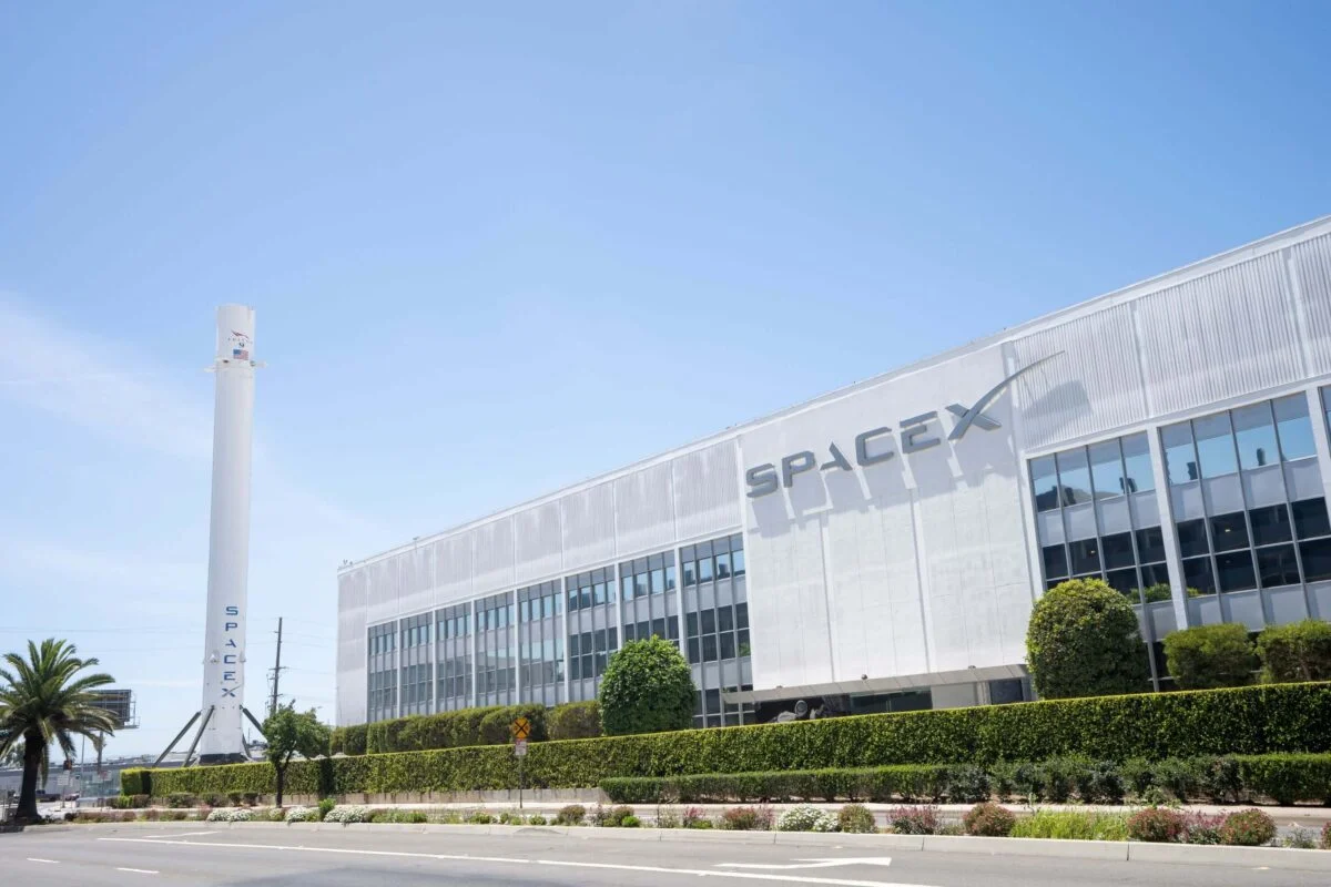 Elizabeth Warren Calls for SEC Halt on SpaceX’s $2 Trillion IPO Set for June 12