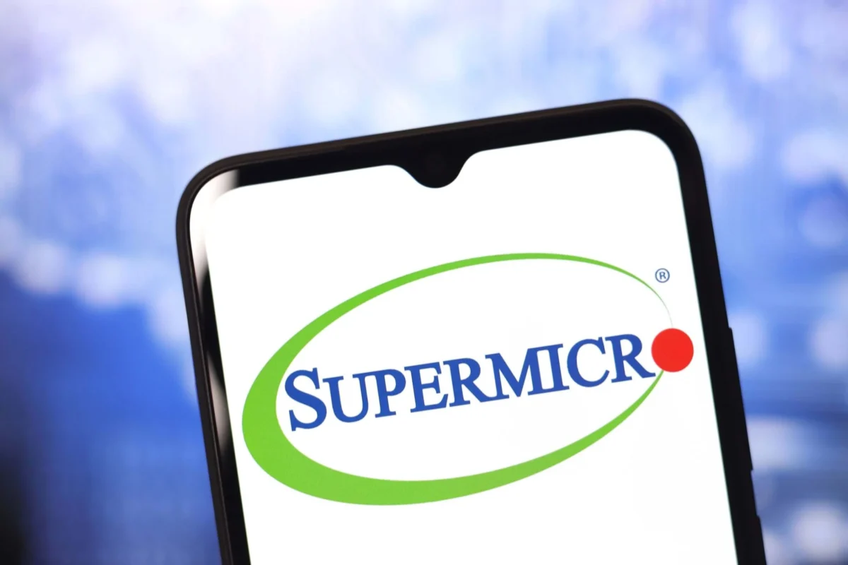 Super Micro Computer (SMCI) Stock Plunges 28% on $7B Capital Raise — Buy the Dip or Red Flag?