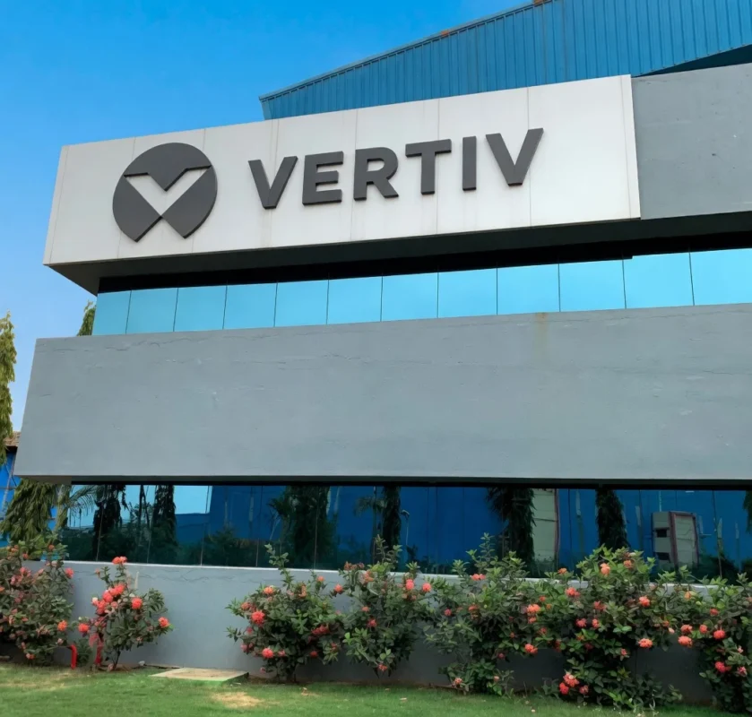 Vertiv (VRT) Stock Soars 84% as Institutional Giants Double Down on AI Infrastructure Play