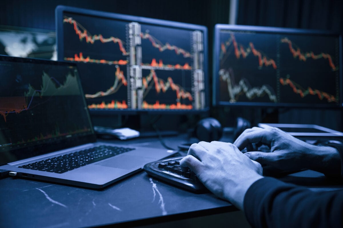 Why More People Are Choosing Self-Directed Investing in 2026
