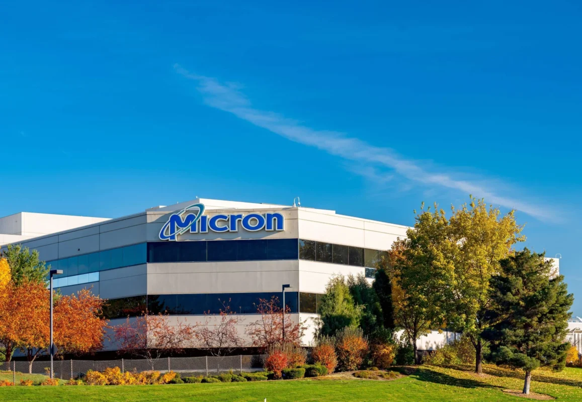 SK Hynix (SKHY) vs Micron (MU): Which AI Memory Titan Should You Invest In?
