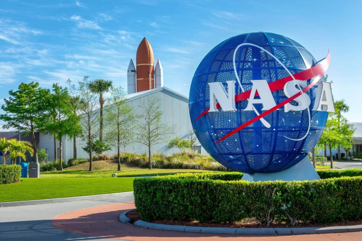 NASA Grants $600M in Lunar Mission Contracts to Three Space Companies