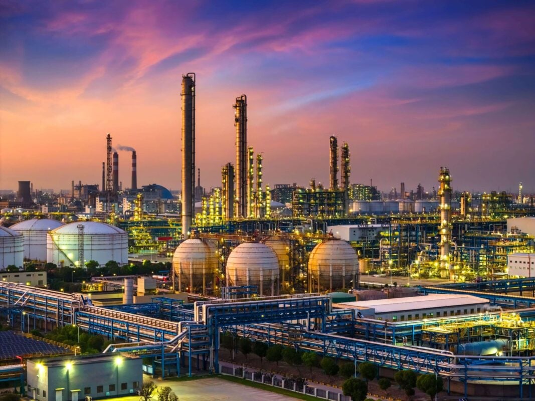 ExxonMobil (XOM), Chevron (CVX), ConocoPhillips (COP) Climb as Iran Tensions Drive Oil Rally