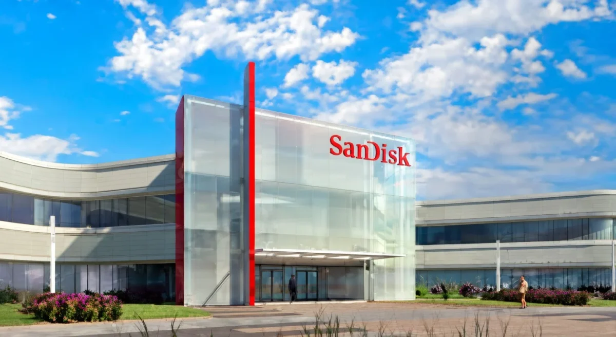SanDisk (SNDK) Shares Plunge 13% Amid AI Sector Rotation Away From Hardware