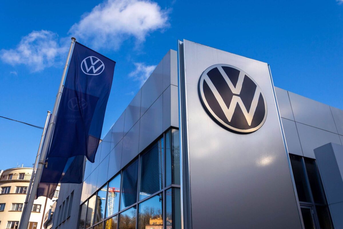 Volkswagen (VOW3) Shares Drop 3% Following Disappointing Q2 Results and Revised 2026 Forecast