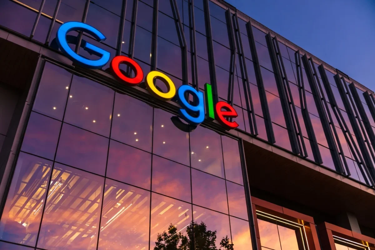 Alphabet (GOOGL) Acquires Spirit Airlines’ Corporate Data for $10M to Power AI Development