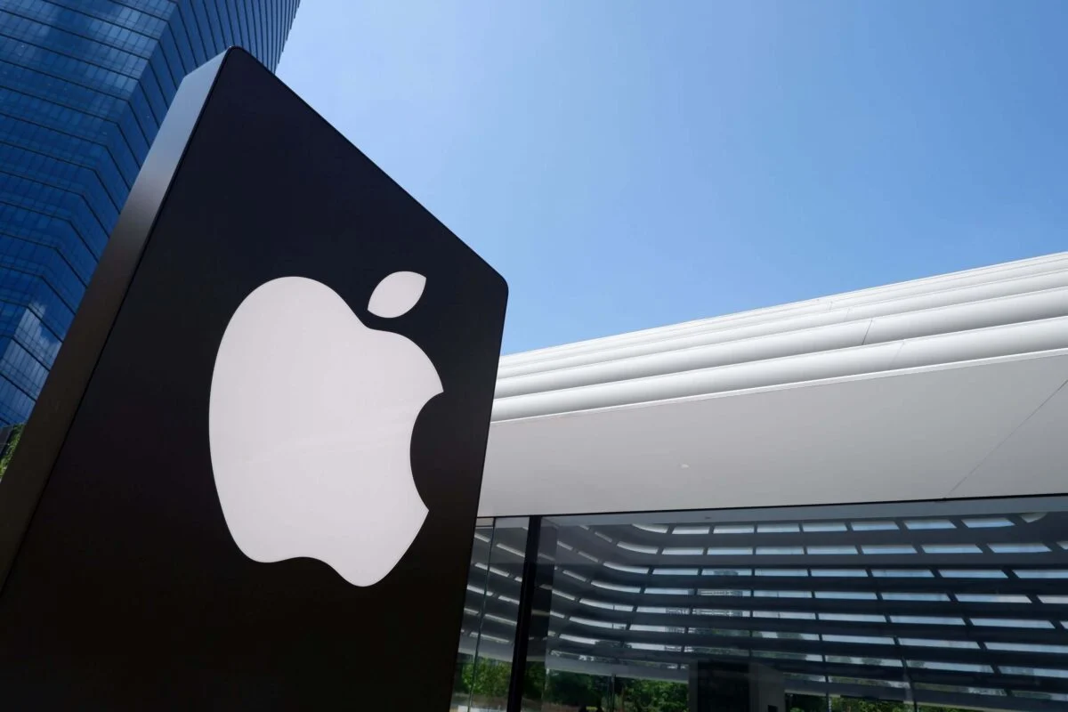Jefferies Slashes Apple (AAPL) Rating to Sell Following All-Glass iPhone Project Termination