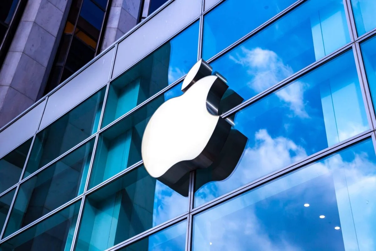 Apple (AAPL) Stock: BofA Maintains Buy Rating Amid CEO Transition to John Ternus