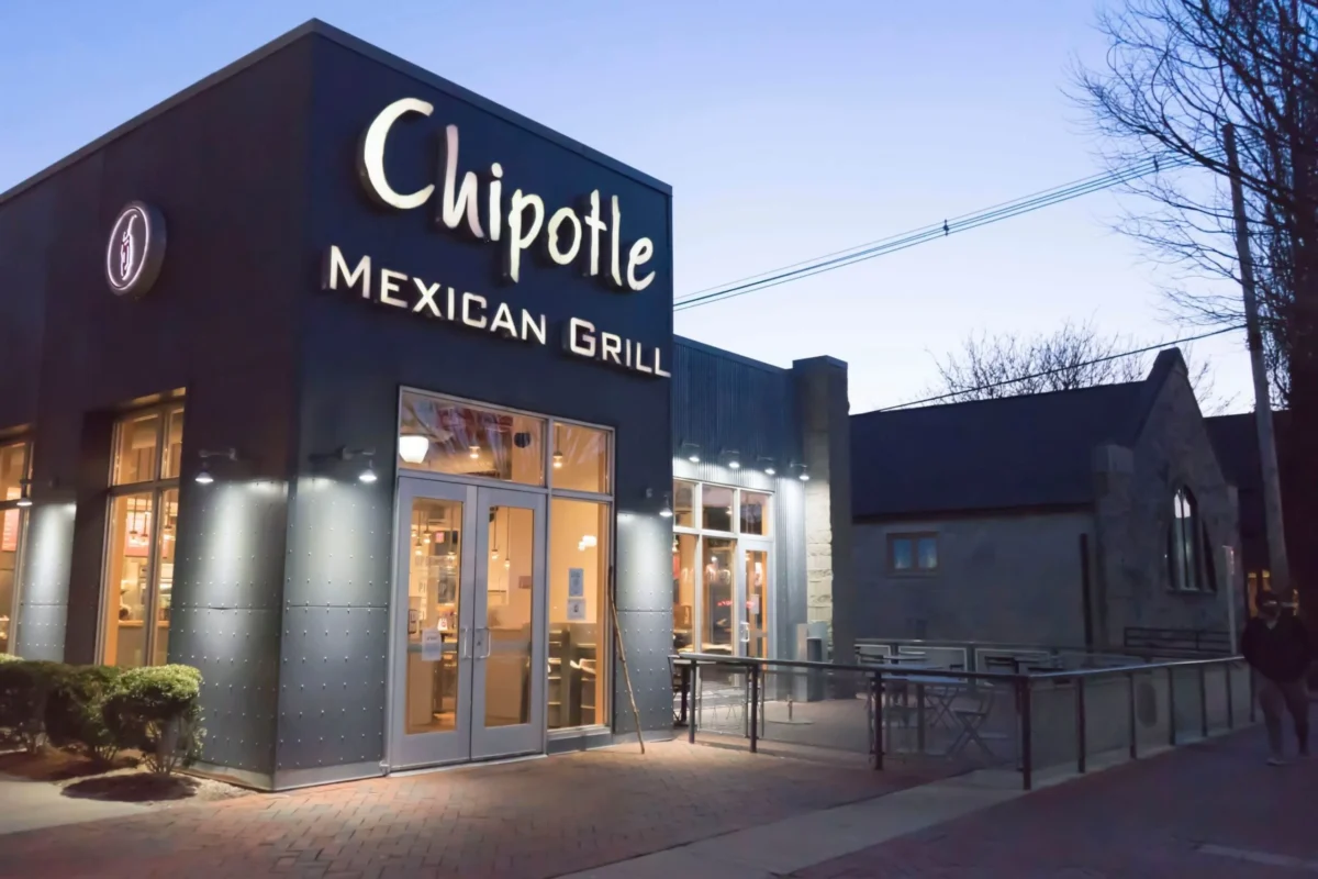 Chipotle (CMG) Shares Plunge 15% Amid Jalapeño-Related Salmonella Investigation