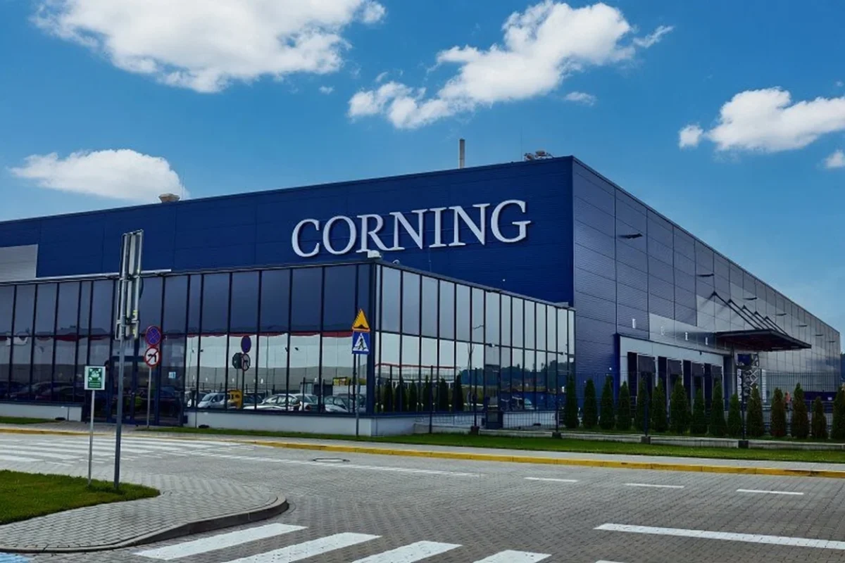 Corning (GLW) Stock Surges Following Polysilicon Tariff Speculation and Impressive Q2 Results