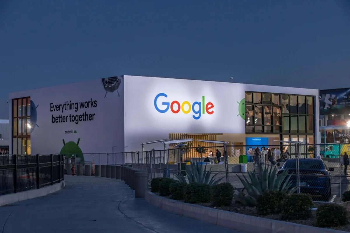Berkshire Hathaway (BRK.A) Surges Alphabet (GOOGL) Holdings by 83% in Q2 2026