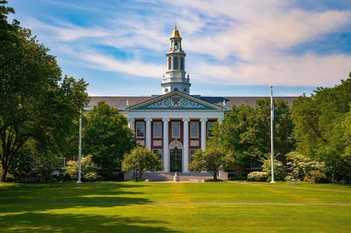 Harvard Endowment Maintains Bitcoin ETF Position at $101M While Boosting Gold Holdings