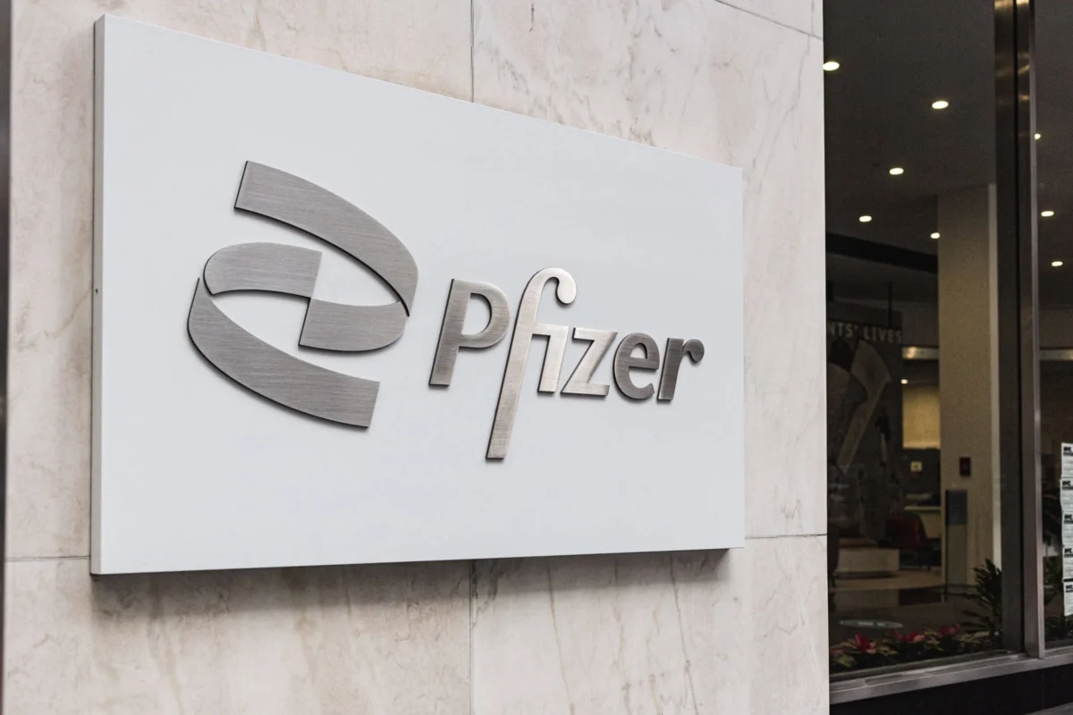 Pfizer (PFE) Stock: Deep Discount or Value Trap? Analysts Weigh In