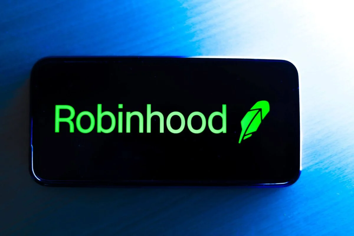 Robinhood (HOOD) Stock Soars 11% on Trump’s Crypto Clarity Act Support