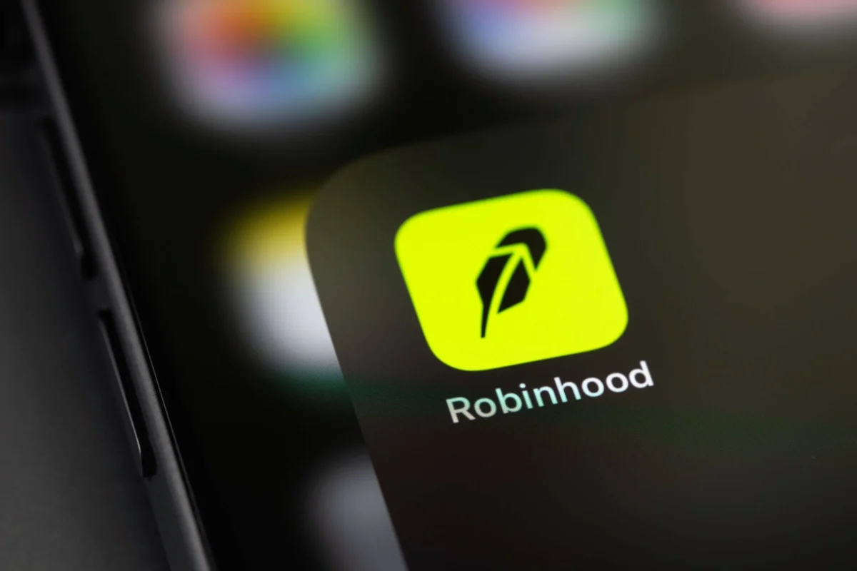 Robinhood (HOOD) Stock Gains Momentum Following UK Crypto Trading Rollout