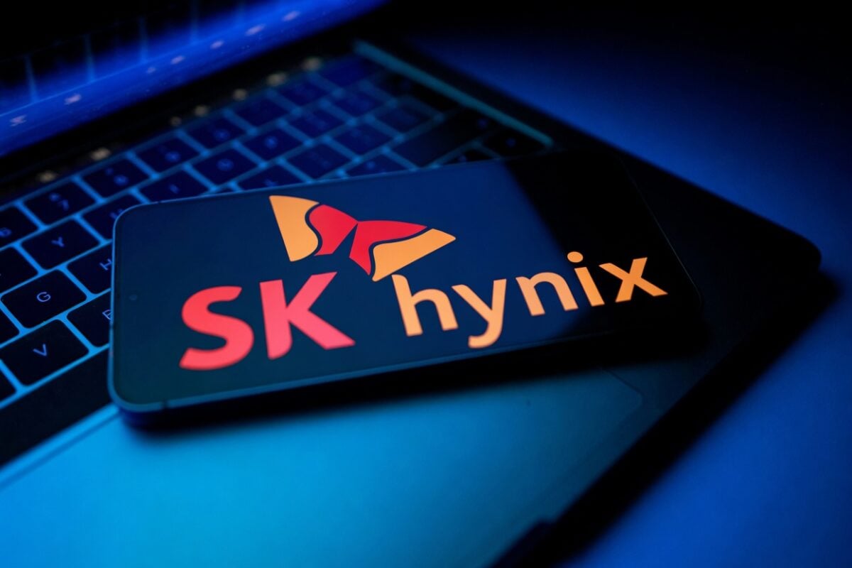 SK Hynix (000660) Stock Drops as Chipmaker Weighs Future of $3B Chinese Facility