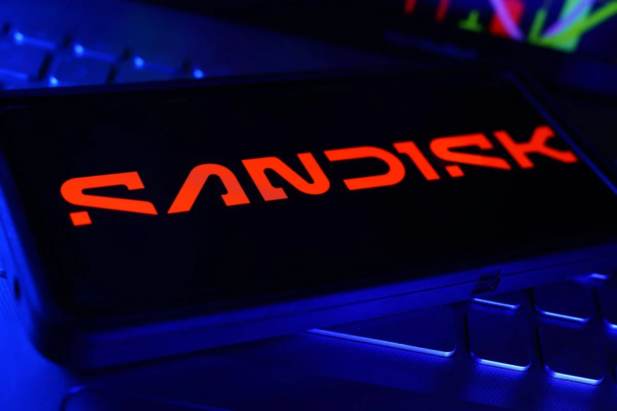 SanDisk (SNDK) Stock Soars 15% Following Bold 2026 Investor Day Projections