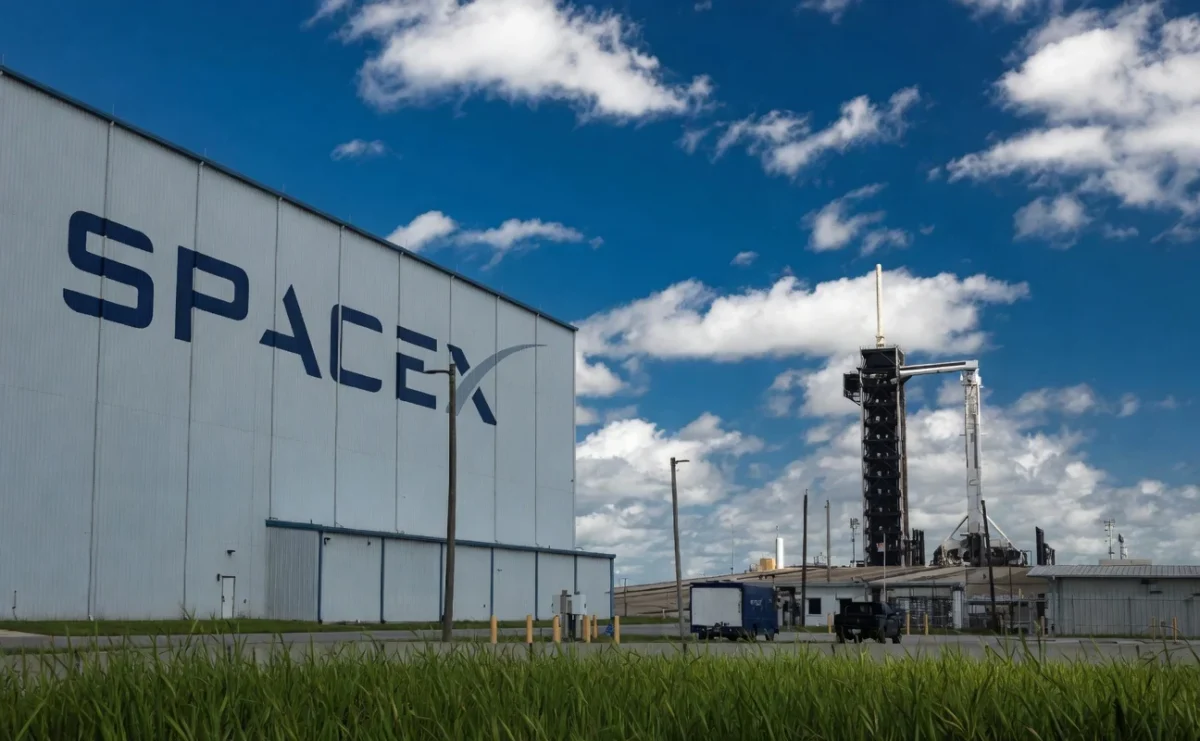 SpaceX (SPCX) Stock: Why Bernstein Questions Starlink Mobile’s Viability
