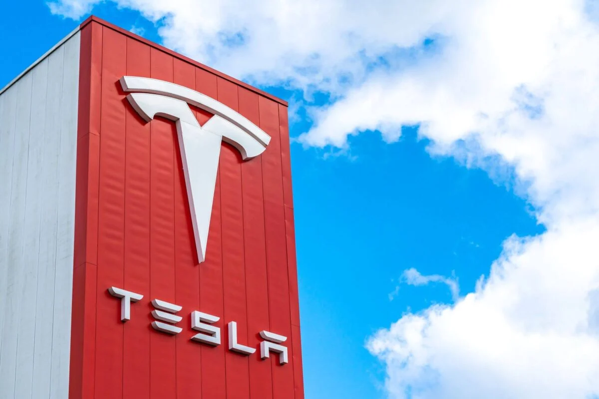 Tesla (TSLA) Stock Rebounds on Friday Fueled by $372M in Retail Investment