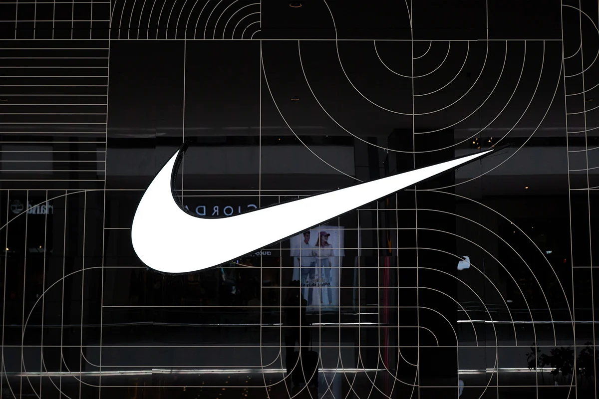 Nike (NKE) Stock Tumbles as Dick’s Sporting Goods Signals Footwear Market Struggles