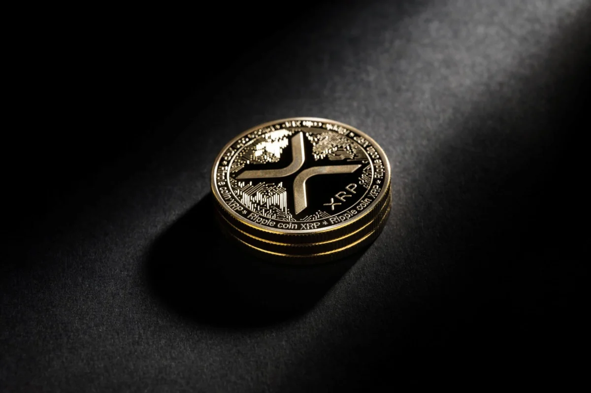 Ripple (XRP) Whales Add 72M Tokens While Price Defends $1.00 Zone
