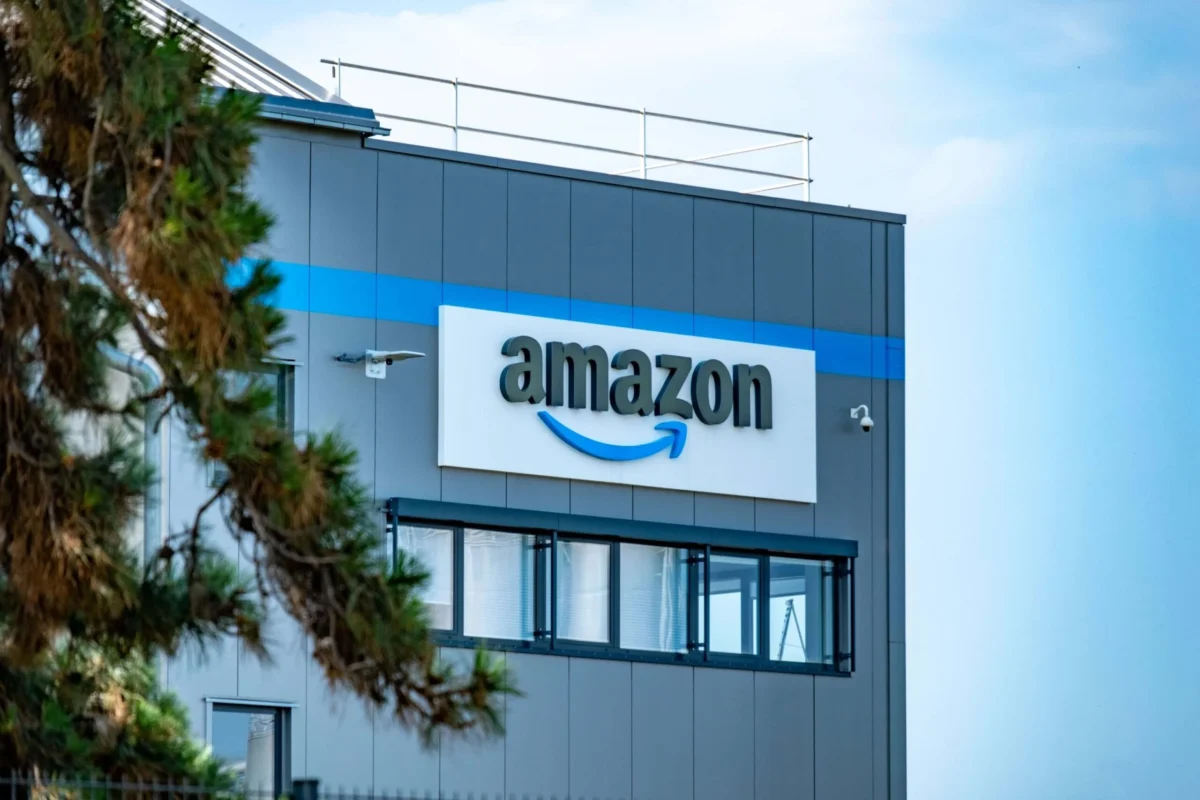 Amazon (AMZN) Stock Update: Operations Halted with 21 Air Following Deadly Miami Airport Crash