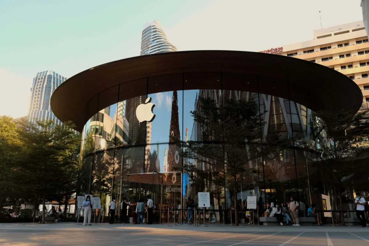 Apple (AAPL) Stock Climbs Nearly 3% on First Day of Ternus Leadership
