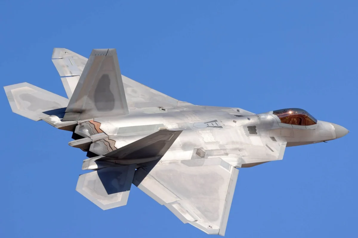UBS Elevates Lockheed Martin (LMT) to Buy Rating with $674 Price Target