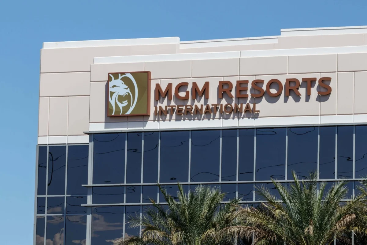 MGM Resorts (MGM) Stock Plunges 8% as Barry Diller Abandons Takeover Attempt