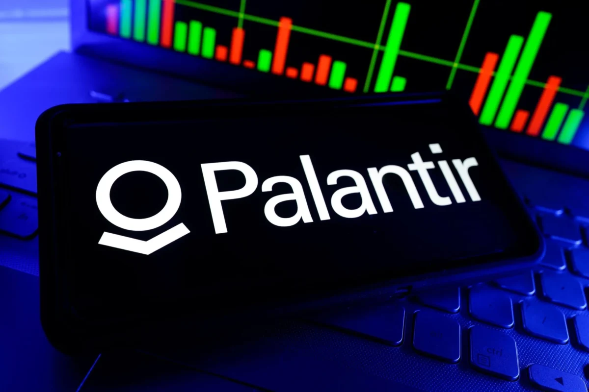 Palantir (PLTR) Stock Dips After August Rally: Is the Momentum Fading?