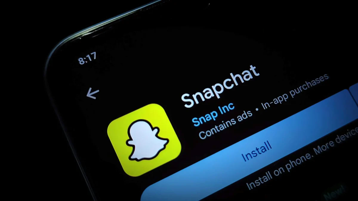 Snap (SNAP) Unveils $2,195 AR Specs with Built-In AI as Stock Dips 2%