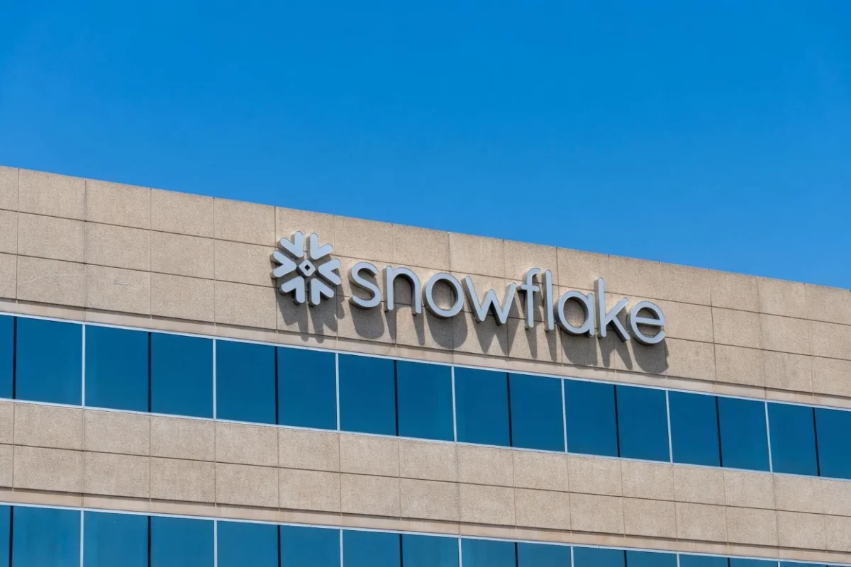 Cantor Fitzgerald Boosts Snowflake (SNOW) Price Target to $405 Ahead of Q2 Results
