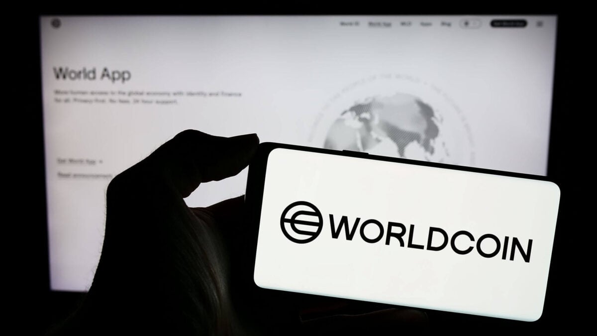 World Unveils World Money: A Self-Custody Crypto Super App With Stripe and Apple Pay