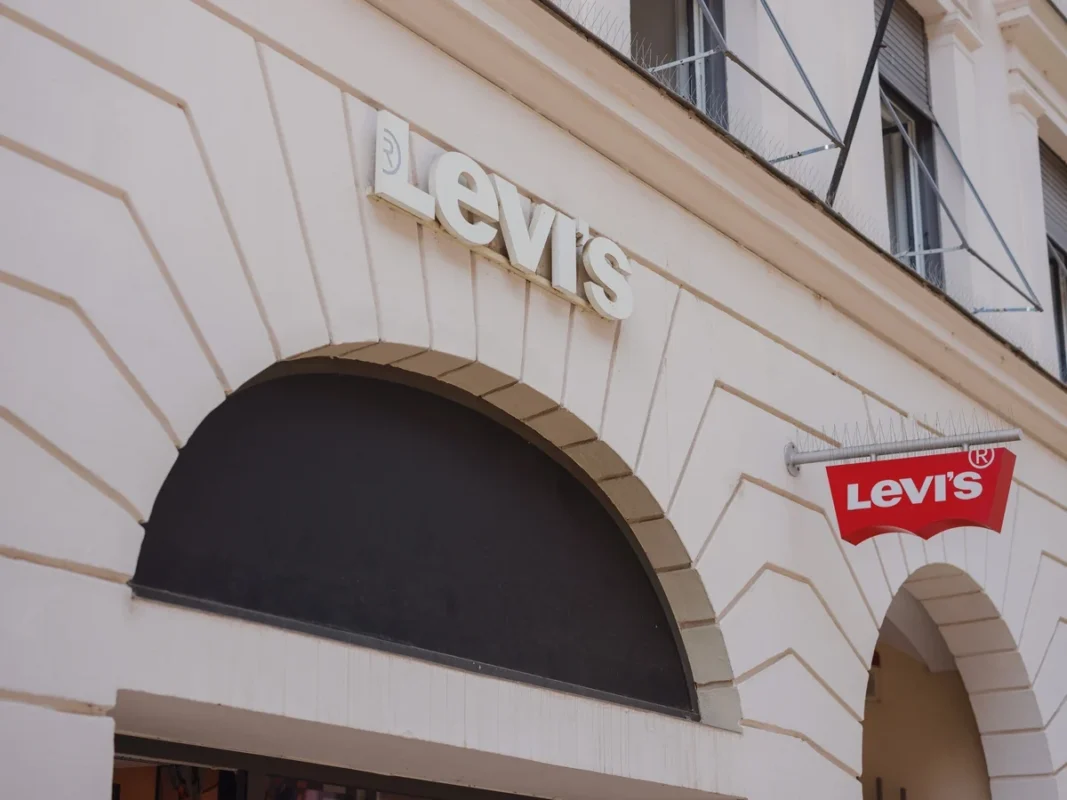 Levi Strauss (LEVI) Stock: Wall Street Lowers Expectations Before Quarterly Report